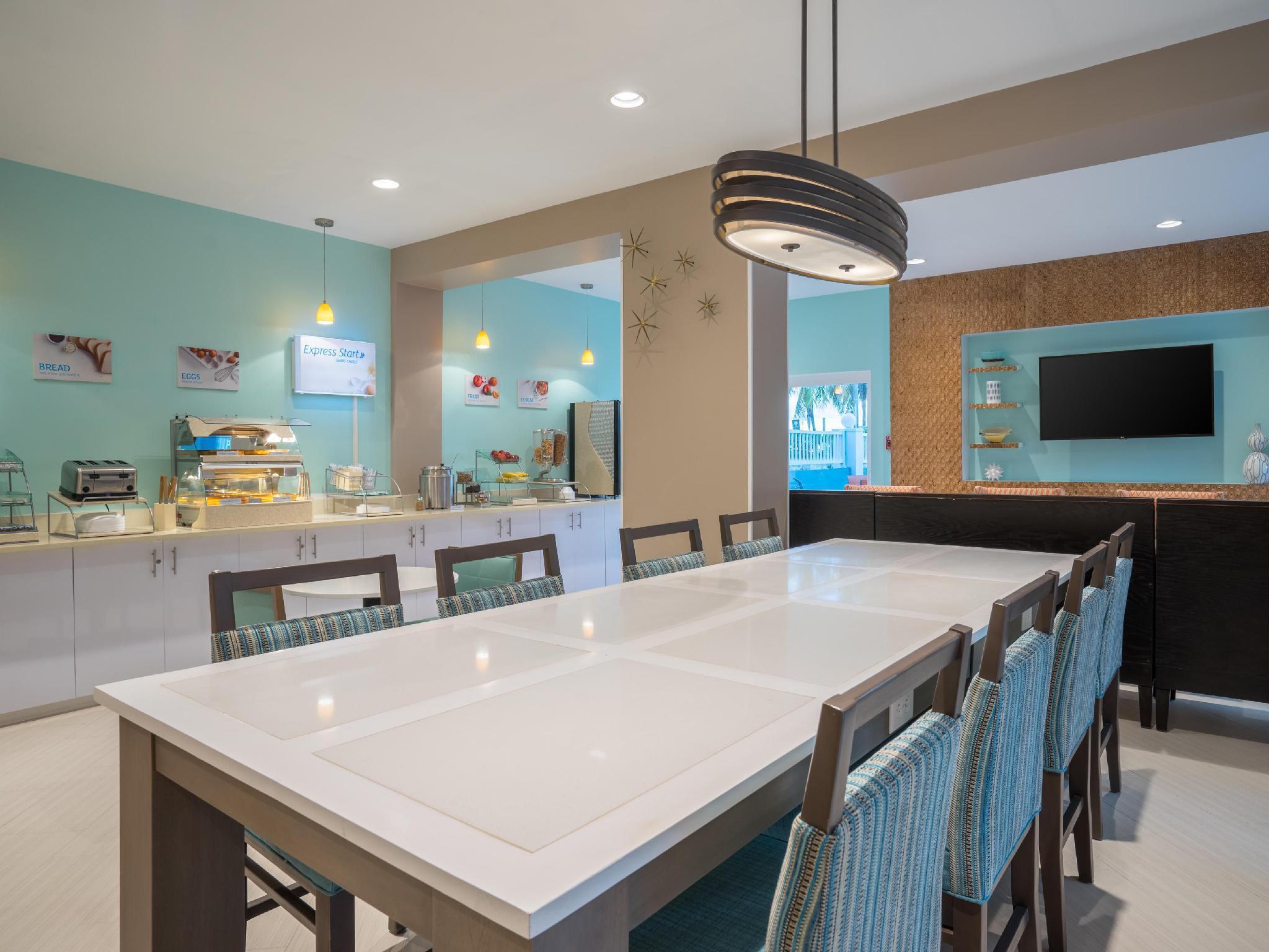 Holiday Inn Express & Suites Nassau By Ihg Экстерьер фото